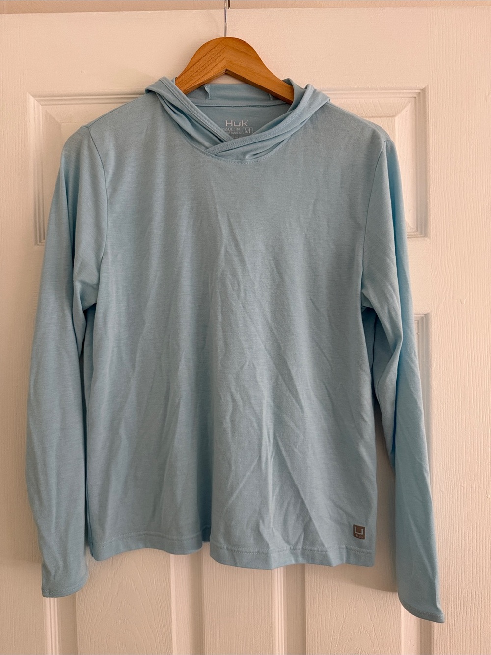 Huk Women’s Pale Blue Long-Sleeve Hooded Performance Shirt